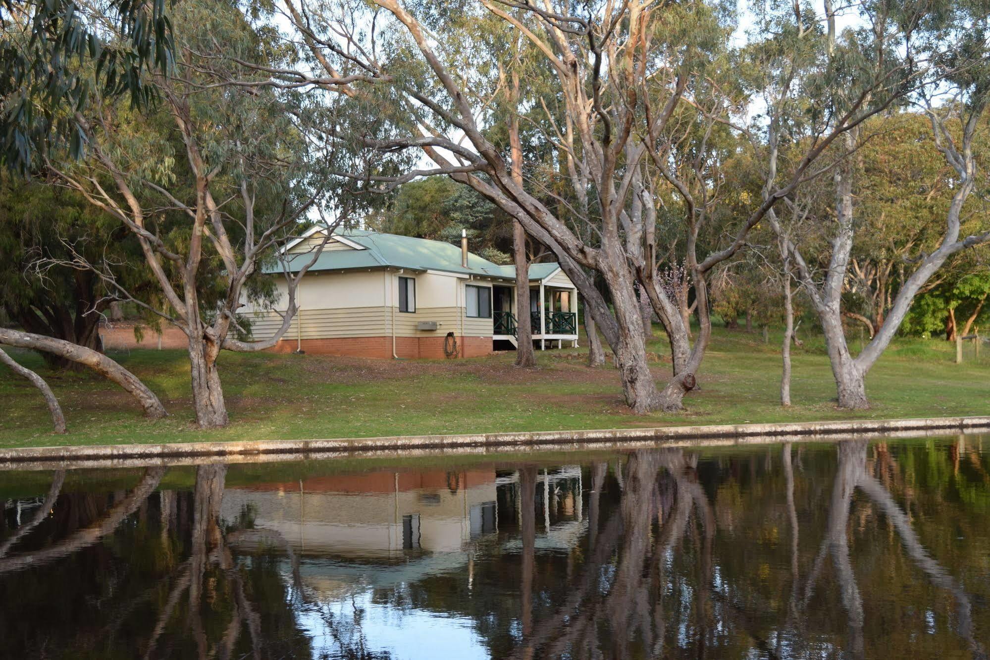 Bushy Lake Chalets Margaret River ภายนอก รูปภาพ